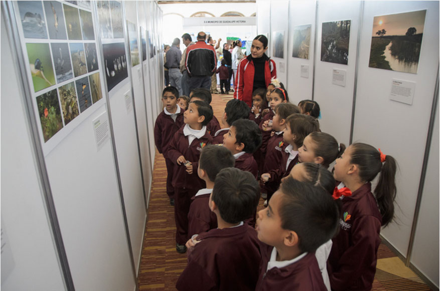 Children at a project exhibit in Durango, Mexico. Image © Jamie Rojo